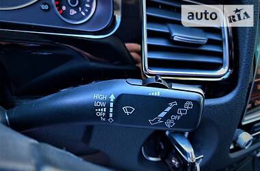 Позашляховик / Кросовер Volkswagen Touareg 2015 в 