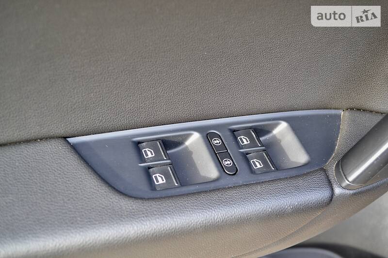 Позашляховик / Кросовер Volkswagen Touareg 2012 в Києві фото 76 Позашляховик / Кросовер Volkswagen Touareg 2012 в Києві