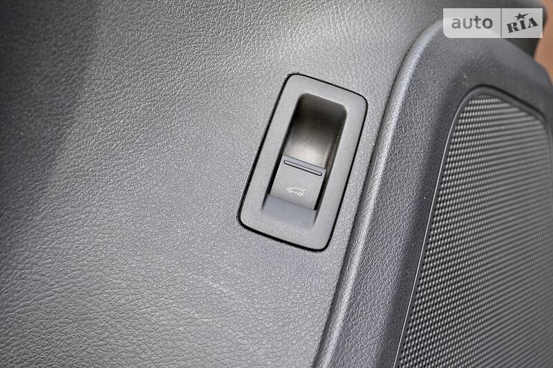 Позашляховик / Кросовер Volkswagen Touareg 2012 в Києві фото 77 Позашляховик / Кросовер Volkswagen Touareg 2012 в Києві