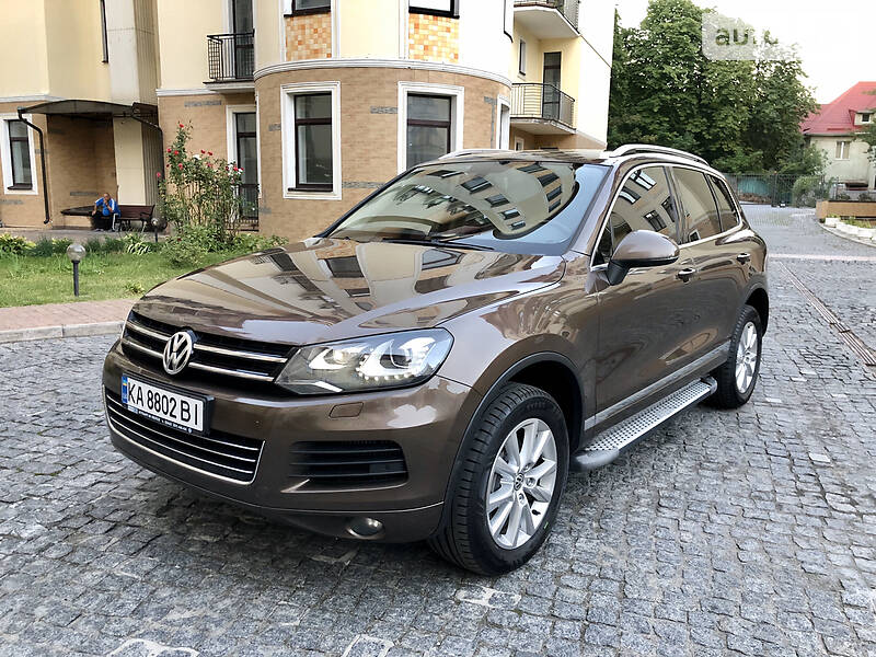 Позашляховик / Кросовер Volkswagen Touareg 2012 в 