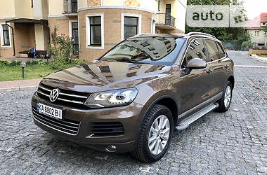 Позашляховик / Кросовер Volkswagen Touareg 2012 в 