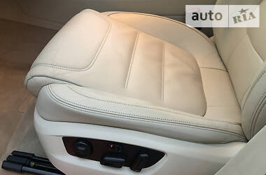 Позашляховик / Кросовер Volkswagen Touareg 2012 в 