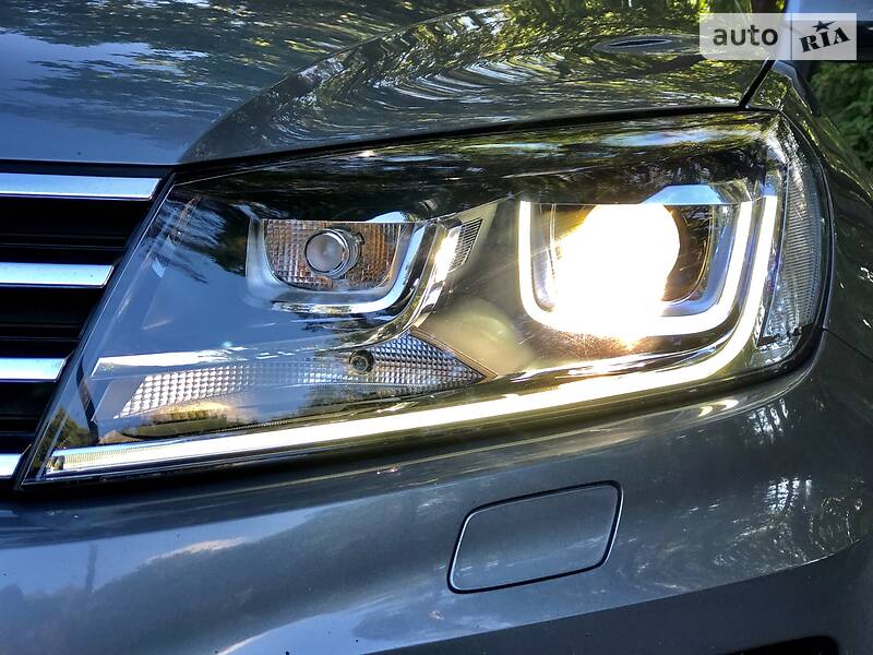 Позашляховик / Кросовер Volkswagen Touareg 2015 в Дрогобичі