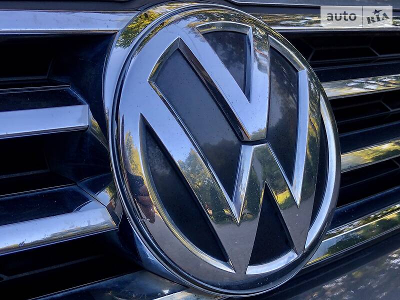 Позашляховик / Кросовер Volkswagen Touareg 2015 в Дрогобичі