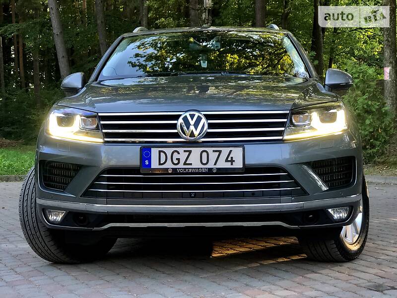 Позашляховик / Кросовер Volkswagen Touareg 2015 в Дрогобичі