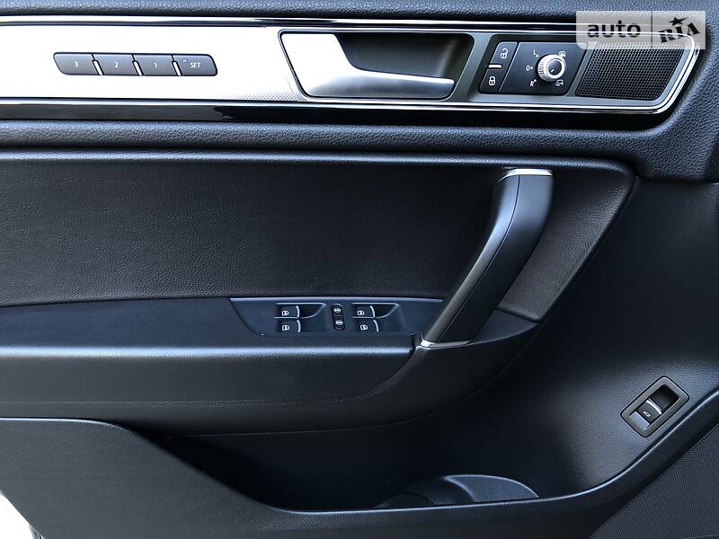 Позашляховик / Кросовер Volkswagen Touareg 2015 в Дрогобичі