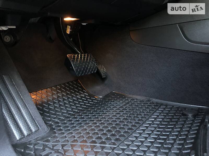 Позашляховик / Кросовер Volkswagen Touareg 2015 в Дрогобичі