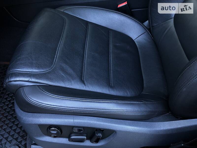 Позашляховик / Кросовер Volkswagen Touareg 2015 в Дрогобичі