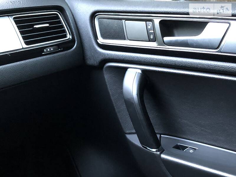 Позашляховик / Кросовер Volkswagen Touareg 2015 в Дрогобичі