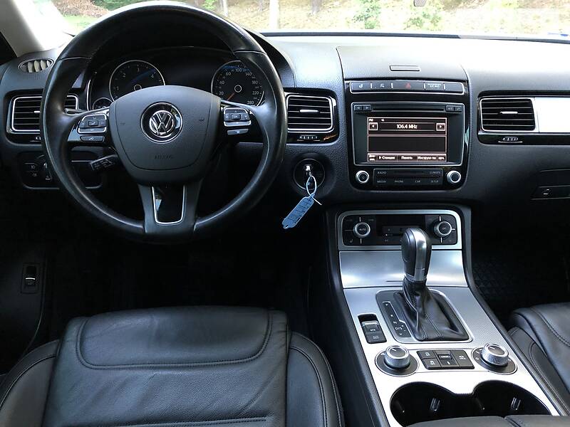 Позашляховик / Кросовер Volkswagen Touareg 2015 в Дрогобичі