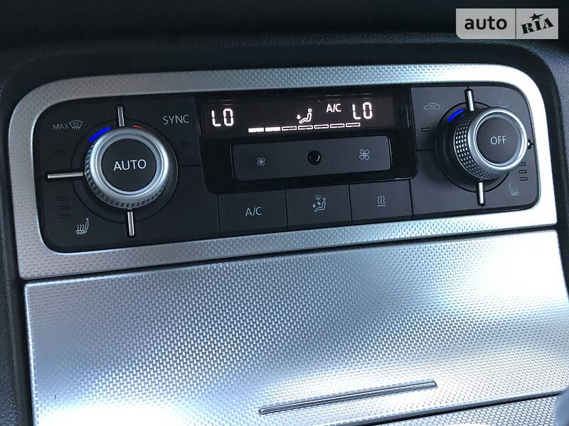 Позашляховик / Кросовер Volkswagen Touareg 2015 в Дрогобичі