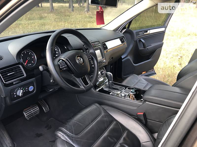 Внедорожник / Кроссовер Volkswagen Touareg 2014 в Киеве