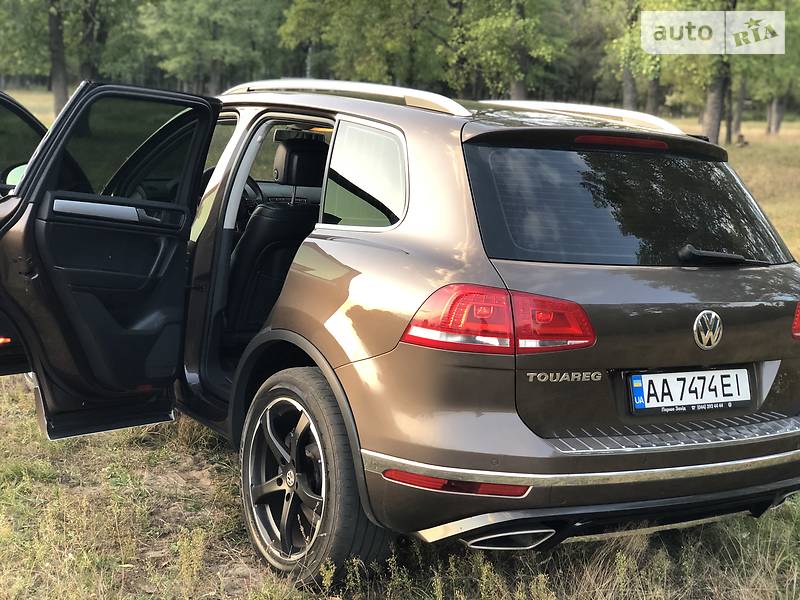 Внедорожник / Кроссовер Volkswagen Touareg 2014 в Киеве