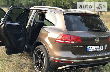 Позашляховик / Кросовер Volkswagen Touareg 2014 в Києві