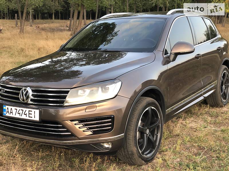 Внедорожник / Кроссовер Volkswagen Touareg 2014 в Киеве