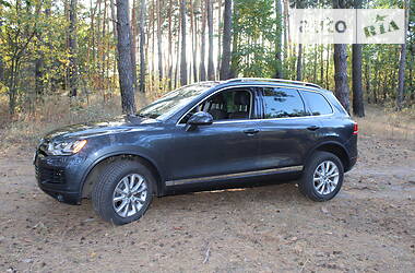 Внедорожник / Кроссовер Volkswagen Touareg 2014 в Харькове