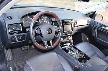 Внедорожник / Кроссовер Volkswagen Touareg 2014 в Харькове