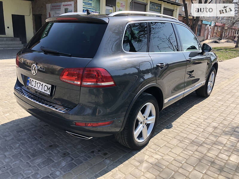 Позашляховик / Кросовер Volkswagen Touareg 2013 в 