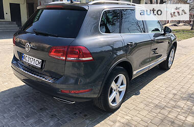 Позашляховик / Кросовер Volkswagen Touareg 2013 в 