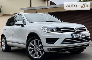 Внедорожник / Кроссовер Volkswagen Touareg 2014 в Одессе