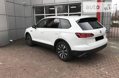 Внедорожник / Кроссовер Volkswagen Touareg 2020 в Черкассах