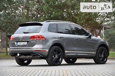 Внедорожник / Кроссовер Volkswagen Touareg 2015 в Львове