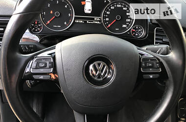 Внедорожник / Кроссовер Volkswagen Touareg 2015 в Днепре
