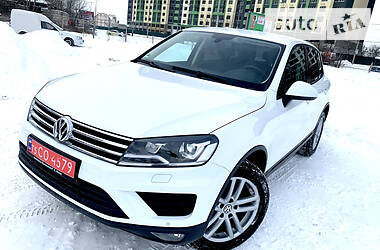 Внедорожник / Кроссовер Volkswagen Touareg 2016 в Киеве