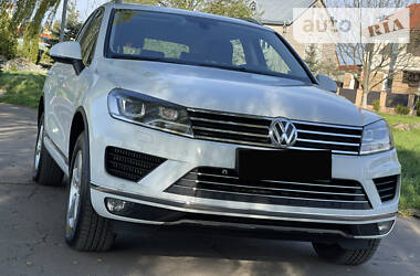 Внедорожник / Кроссовер Volkswagen Touareg 2016 в Ровно