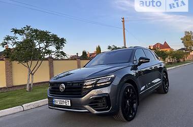 Внедорожник / Кроссовер Volkswagen Touareg 2018 в Киеве