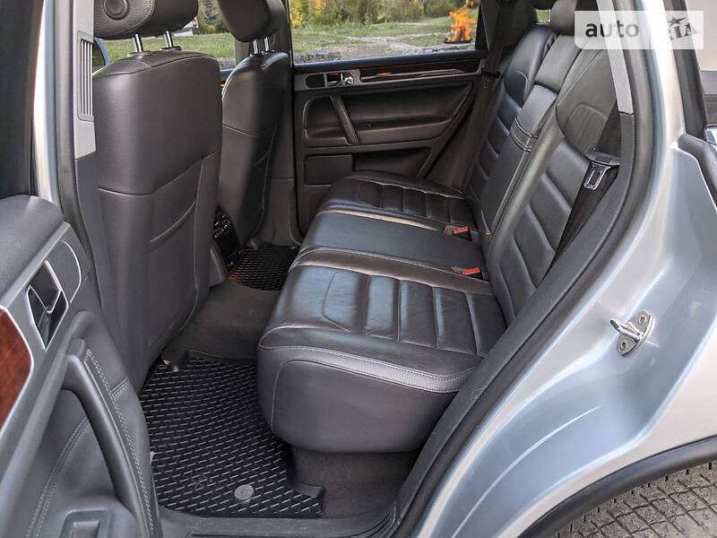 Позашляховик / Кросовер Volkswagen Touareg 2008 в Косові