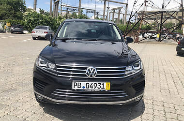 Внедорожник / Кроссовер Volkswagen Touareg 2015 в Черновцах