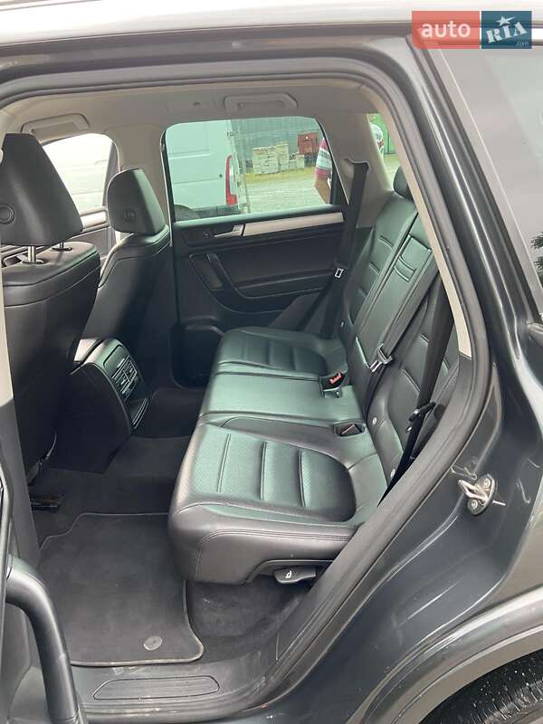 Внедорожник / Кроссовер Volkswagen Touareg 2011 в Вознесенске