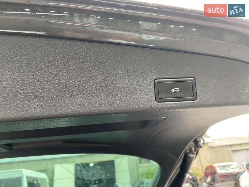 Внедорожник / Кроссовер Volkswagen Touareg 2011 в Вознесенске