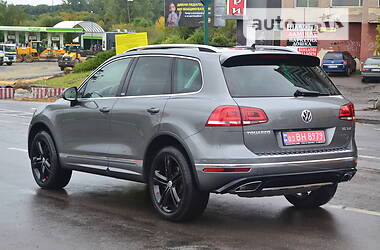 Внедорожник / Кроссовер Volkswagen Touareg 2017 в Ровно