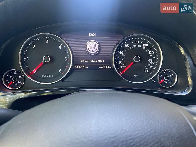 Внедорожник / Кроссовер Volkswagen Touareg 2014 в Ровно