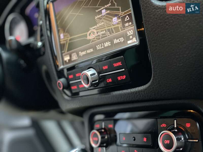 Внедорожник / Кроссовер Volkswagen Touareg 2014 в Ровно