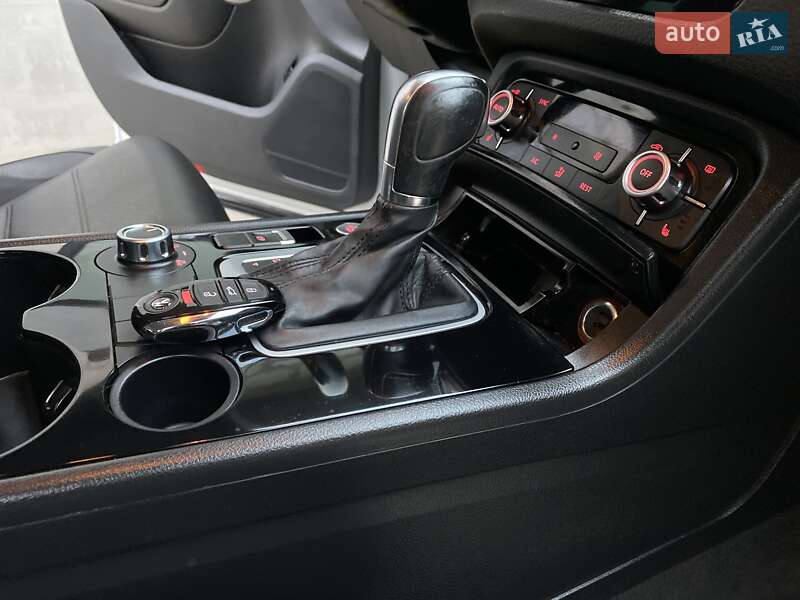 Внедорожник / Кроссовер Volkswagen Touareg 2014 в Ровно