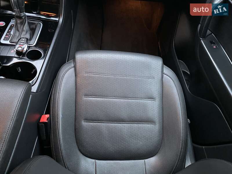 Внедорожник / Кроссовер Volkswagen Touareg 2014 в Ровно