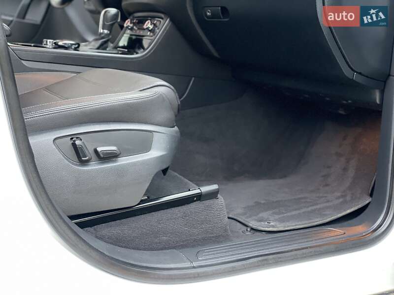 Внедорожник / Кроссовер Volkswagen Touareg 2014 в Ровно