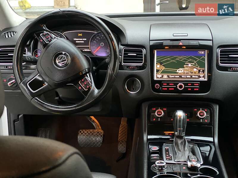 Внедорожник / Кроссовер Volkswagen Touareg 2014 в Ровно