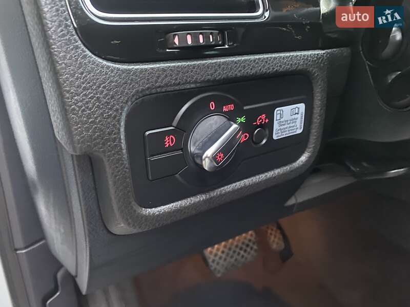 Внедорожник / Кроссовер Volkswagen Touareg 2014 в Ровно