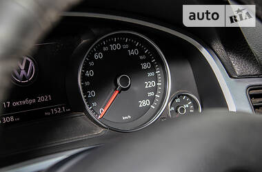 Внедорожник / Кроссовер Volkswagen Touareg 2013 в 