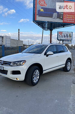 Позашляховик / Кросовер Volkswagen Touareg 2010 в Чернівцях