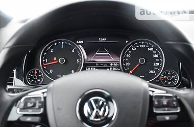 Внедорожник / Кроссовер Volkswagen Touareg 2014 в Киеве