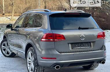 Внедорожник / Кроссовер Volkswagen Touareg 2013 в Ровно