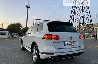 Внедорожник / Кроссовер Volkswagen Touareg 2015 в Черновцах