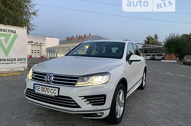 Внедорожник / Кроссовер Volkswagen Touareg 2015 в Черновцах