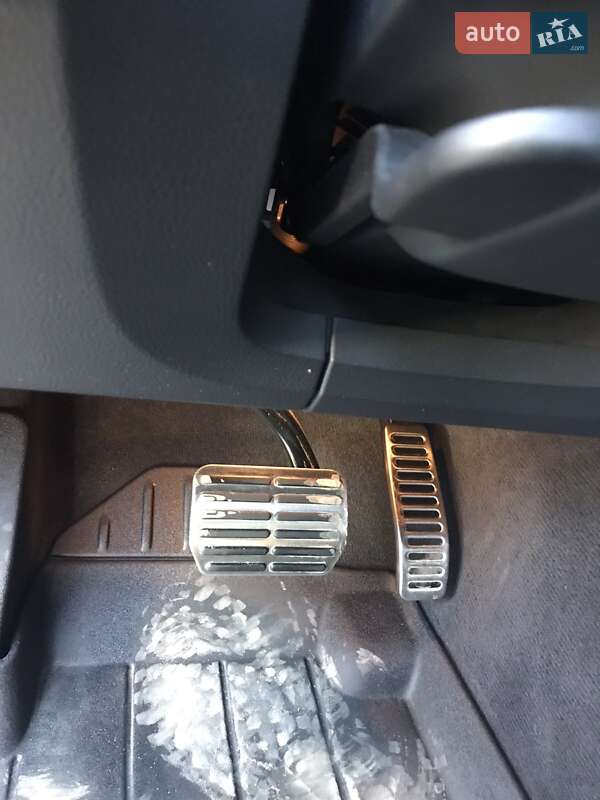 Внедорожник / Кроссовер Volkswagen Touareg 2013 в Иршаве