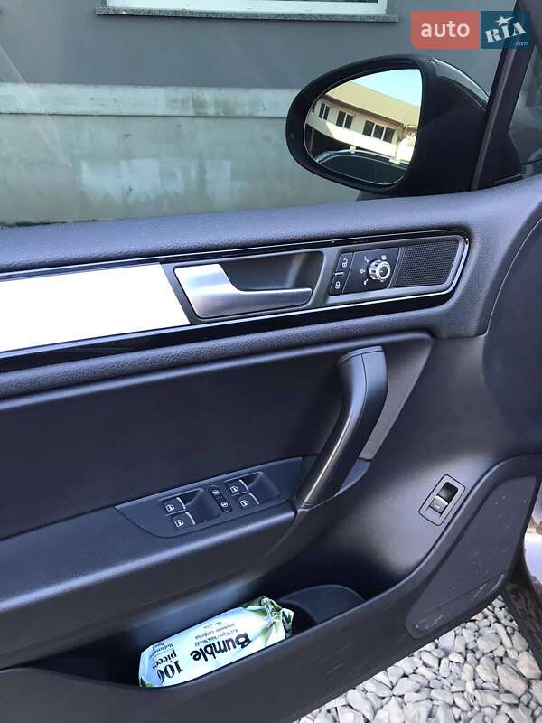 Внедорожник / Кроссовер Volkswagen Touareg 2013 в Иршаве